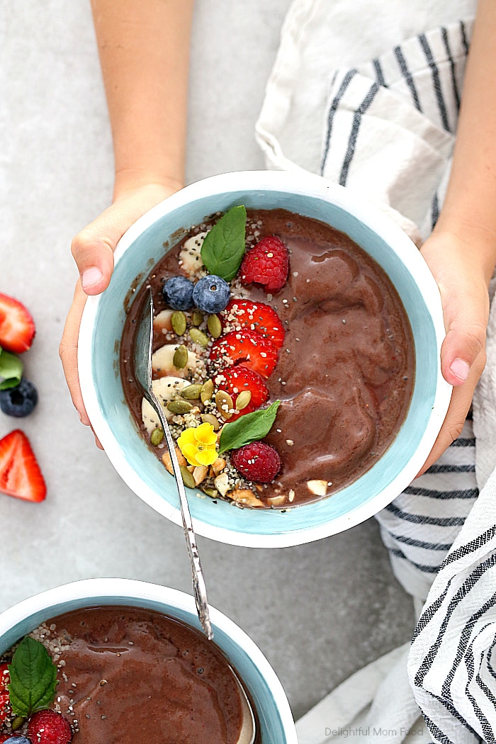 Supercharge mornings healthy and energized with this acai bowl recipe! Acai bowls are a superfood packed with antioxidants and omega vitamins that tastes like dessert! #acai #bowls #acaibowl #recipe #bowl #glutenfree #vegan #dairyfree #healthy #best #fruit | Delightfulmomfood.com