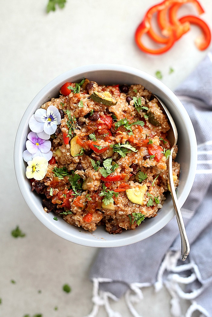 One pan Mexican quinoa recipe that takes only minutes to put together. Hearty flavors of quinoa, black beans and vegetables embodied with tex mex spices that simmer a few hours in the slow cooker and are ready to enjoy in the evening. A stress-free  vegan and gluten-free dinner waiting to be devoured! #texmex #mexican #quinoa #vegetarian #healthy #recipe #vegan #glutenfree | recipe at delightfulmomfood.com