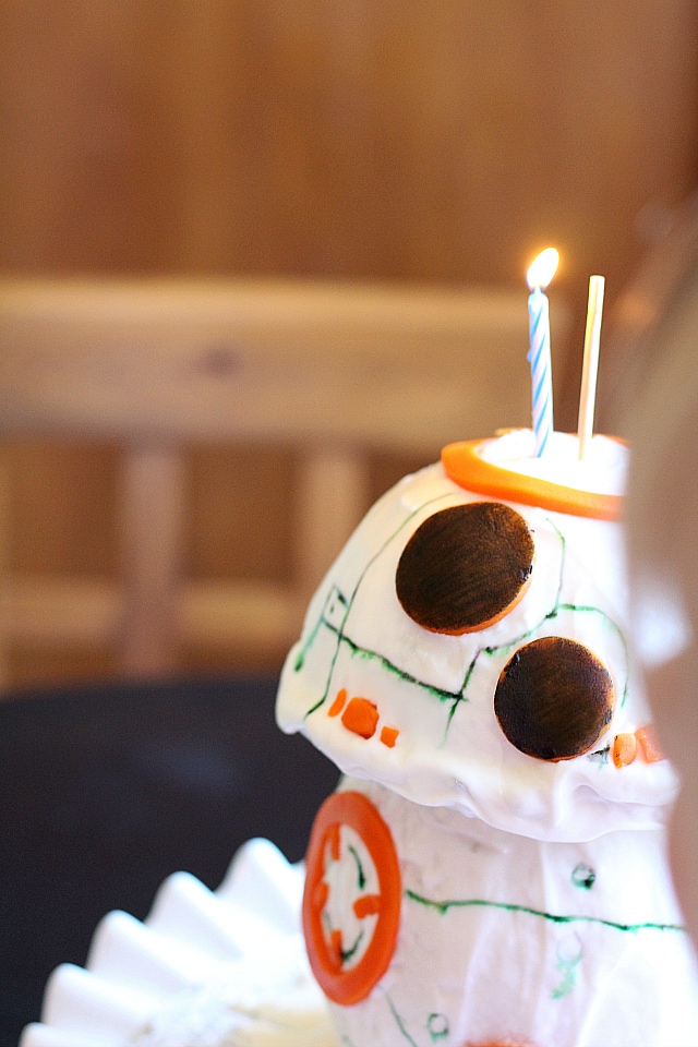 BB-8 Droid Star Wars Cake