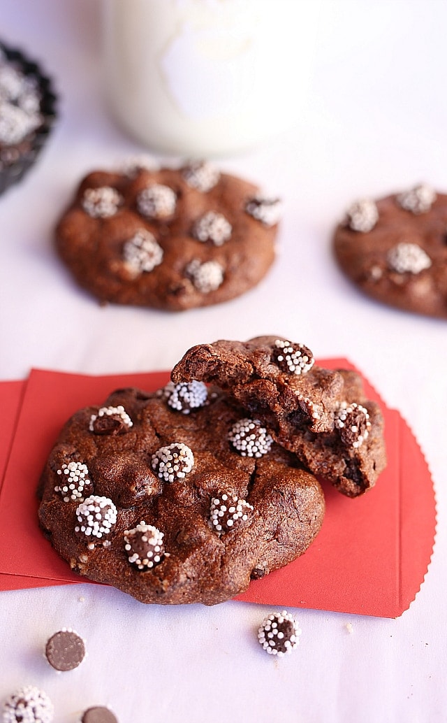 Flourless chocolate cookies made with egg whites