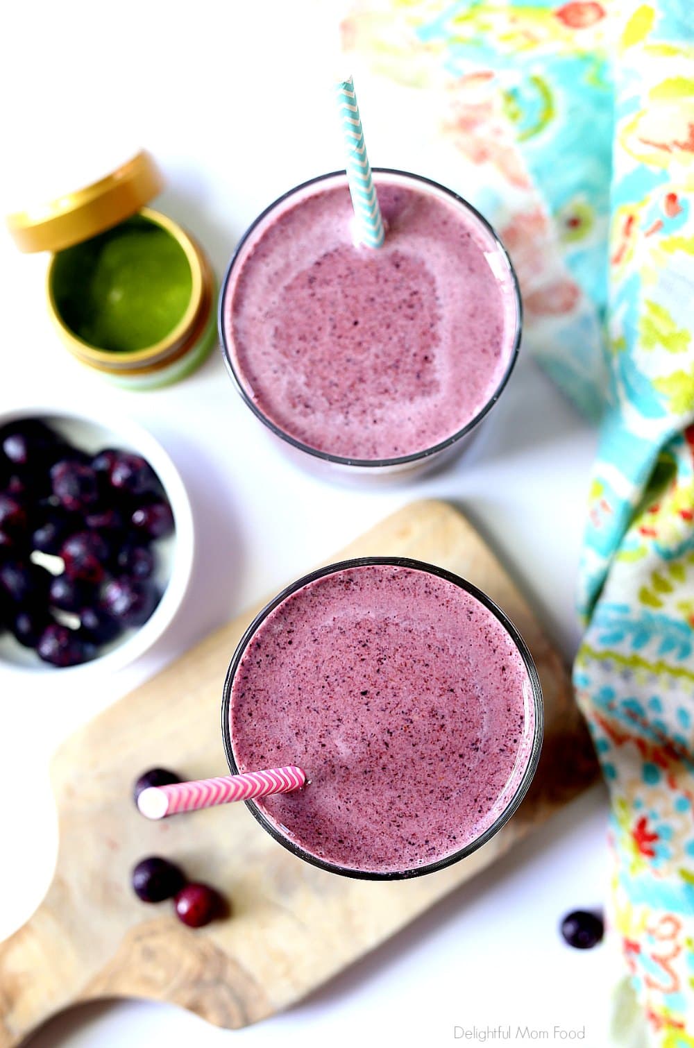 This glowing anti inflammatory matcha berry smoothie is made with anti inflammatory green tea powder, berries and all natural plant based ingredients! A delicious matcha smoothie that quickly mixes together for a healthy on-the-go meal! #matcha #berry #smoothie #recipe #easy #healthy #matchaberrysmoothie #matchagreentea #recipe #vegan | Recipe at Delightful Mom Food