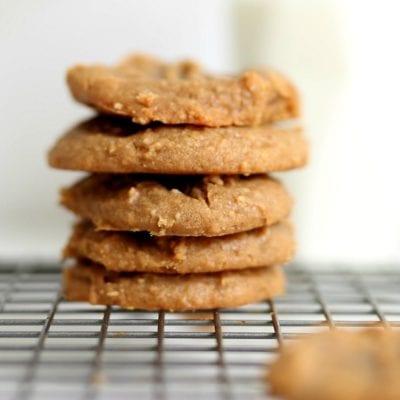 5-Ingredient Healthy Peanut Butter Cookies (Vegan)
