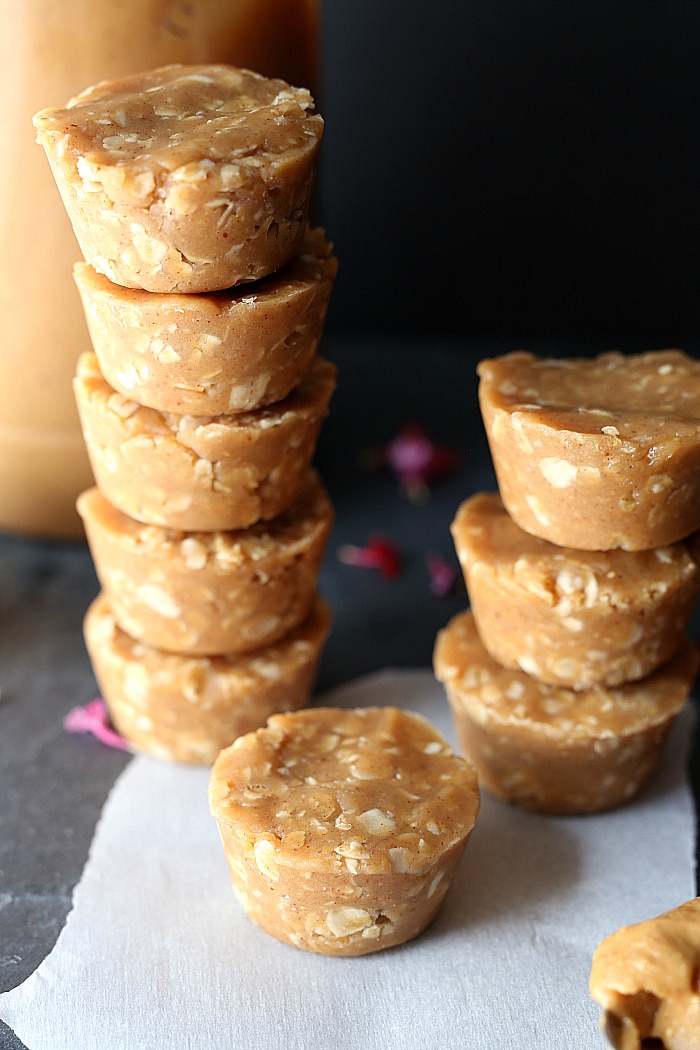 Peanut Butter Oatmeal Cups - Ridiculously good mini peanut butter oatmeal cups! These are the best no-bake peanut butter and oat cups that taste like a cookie, are vegan, and gluten-free made with healthy ingredients! #nobake #peanutbutter #oatmeal #oats #cups #cupcake #cookies #easy #healthy #glutenfree #vegan #creamy | Recipe at delightfulmomfood.com