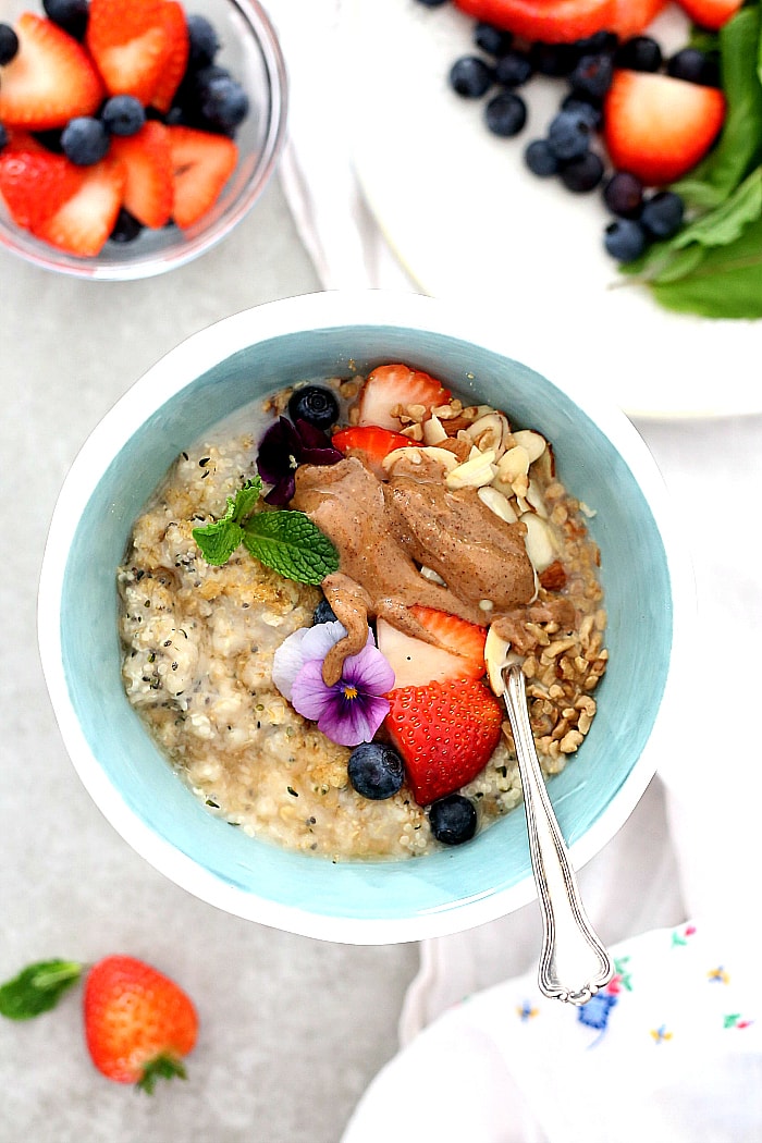 Start the morning fueled and energized with this superfood hemp and chia seed oatmeal bowl! It is packed naturally with fiber, protein and omega’s that will make you feel alert, balanced and full! #oatmeal #chiaseed #hempseed #vegan #glutenfree #healthy #quick #superfood #flaxmeal #recipe #breakfast | Recipe at delightfulmomfood.com