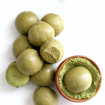 Matcha energy balls packed with protein powder and sweetened with dates. Improve mental awareness, immunity and muscles with these all-natural and gluten-free matcha green tea protein balls! #matcha #greentea #energy #protein #balls #bites #powder #healthy #quick #snack #postworkout #afterworkout #energybites #proteinballs #recipe #glutenfree #grainfree #dairyfree | Recipe at delightfulmomfood.com