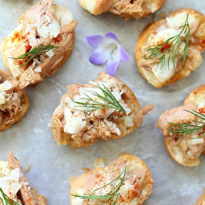 These gluten-free crostini tuna melt appetizers make the perfect finger food appetizer for any holiday party! Made with only 3 main ingredients so when you need a quick appetizer dish to win the crowd over – this one is it! #tunamelt #appetizers #glutenfree #healthy #recipe #crostini #holiday #partyfood #fingerfood | Recipe at Delightful Mom Food