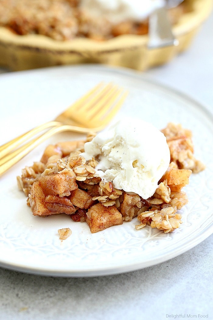 Cozy up this Fall with this vegan and gluten-free apple crisp recipe made with healthier sugars! It is a simple apple dessert prepared in 10 minutes, caters to most food allergies, and always wins the crowd over! #glutenfree #vegan #applecrisp #holiday #apples #recipe #dessert #sweets | Recipe at Delightful Mom Food