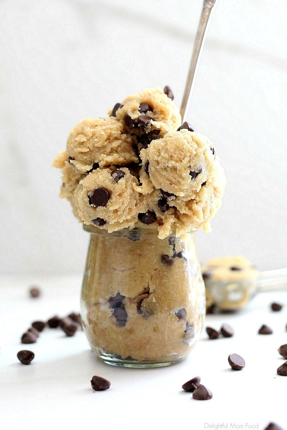 You will love making this easy, raw, edible cookie dough recipe! This egg-free version is safe to eat and the cookie dough is made from almond flour. Get creative and add mini chocolate chips or colorful sprinkles! #rawediblecookiedough #ediblecookiedough #ediblerawdough #ediblechocolatechipcookiedough #treats #sweets #dessert #healthy #withoutflour #flourless #edible #cookiedough #glutenfree | Recipe at Delightful Mom Food