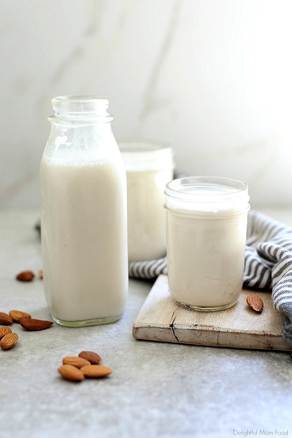 This DIY almond milk recipe is delicious, creamy and tastes better than any store-bought version! Making homemade almond milk takes as little as 10 minutes plus soaking the almonds overnight. Use this recipe as a base guideline for any nut milk recipe. #plantbasedmilk #nondairybeverage #veganmilk #dairyfreemilk #diyalmondmilk #almondmilkrecipe #homemademilk #healthy #drinks #beverage | Recipe at Delightful Mom Food