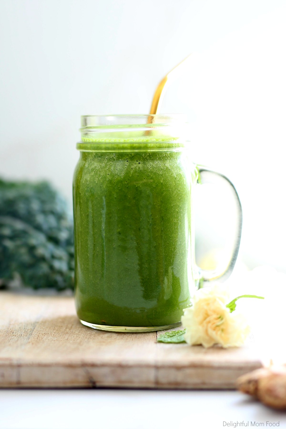 This chlorella detox smoothie is bursting with delicious tropical flavors in a vibrant green color that is packed with superfoods, vitamins, minerals and antioxidants that detoxify the body from the inside out! #chlorella #detoxsmoothie #greensmoothie #vegan #detoxrecipe #smoothie #bestchlorella #chlorellasmoothie #breakfast #snack | Recipe at Delightful Mom Food