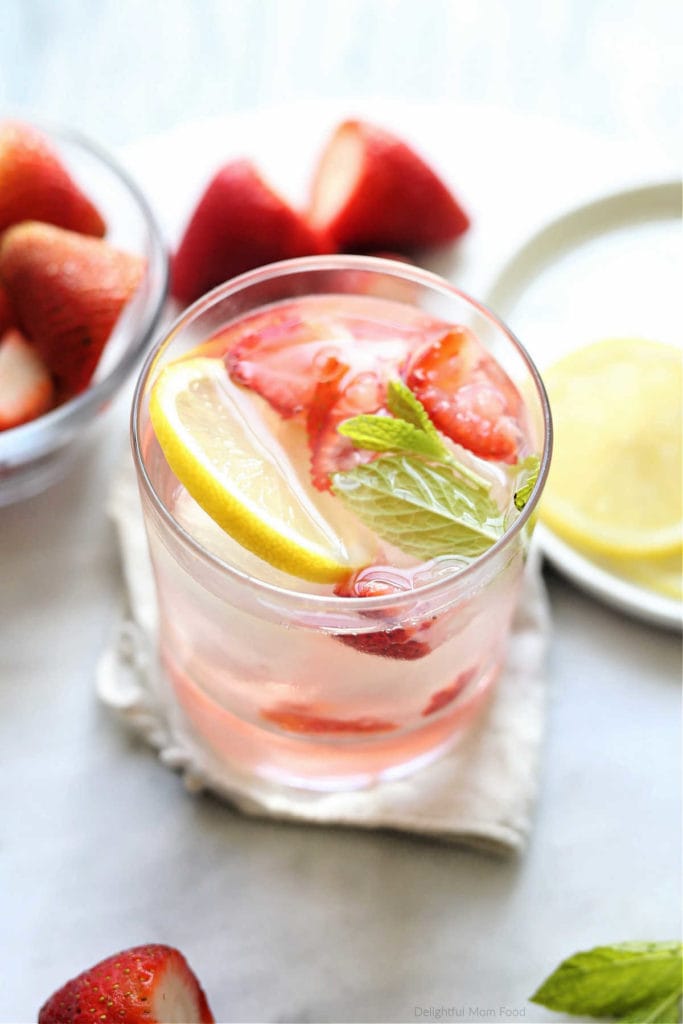 strawberry detox water