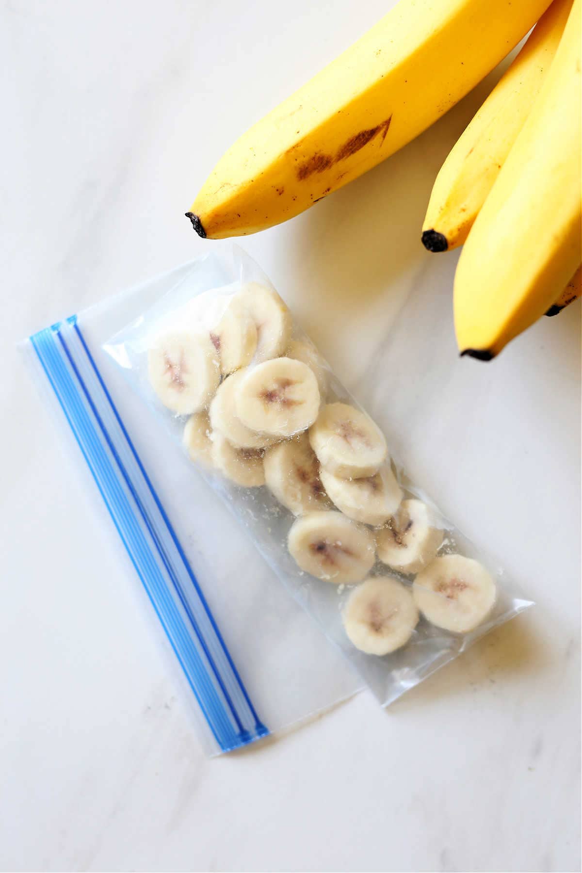 step by step instructions how to freeze bananas and frozen bananas in a bag