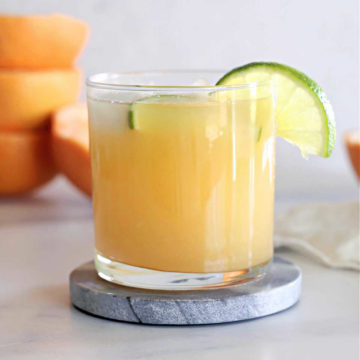 Grapefruit juice recipe drink in a glass for weight loss and to burn fat in the body.