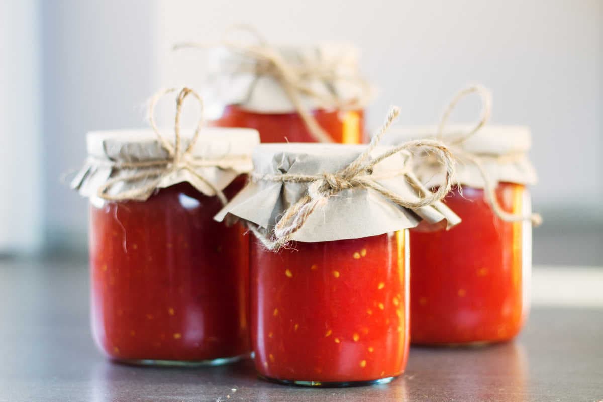 jars of tomato sauce