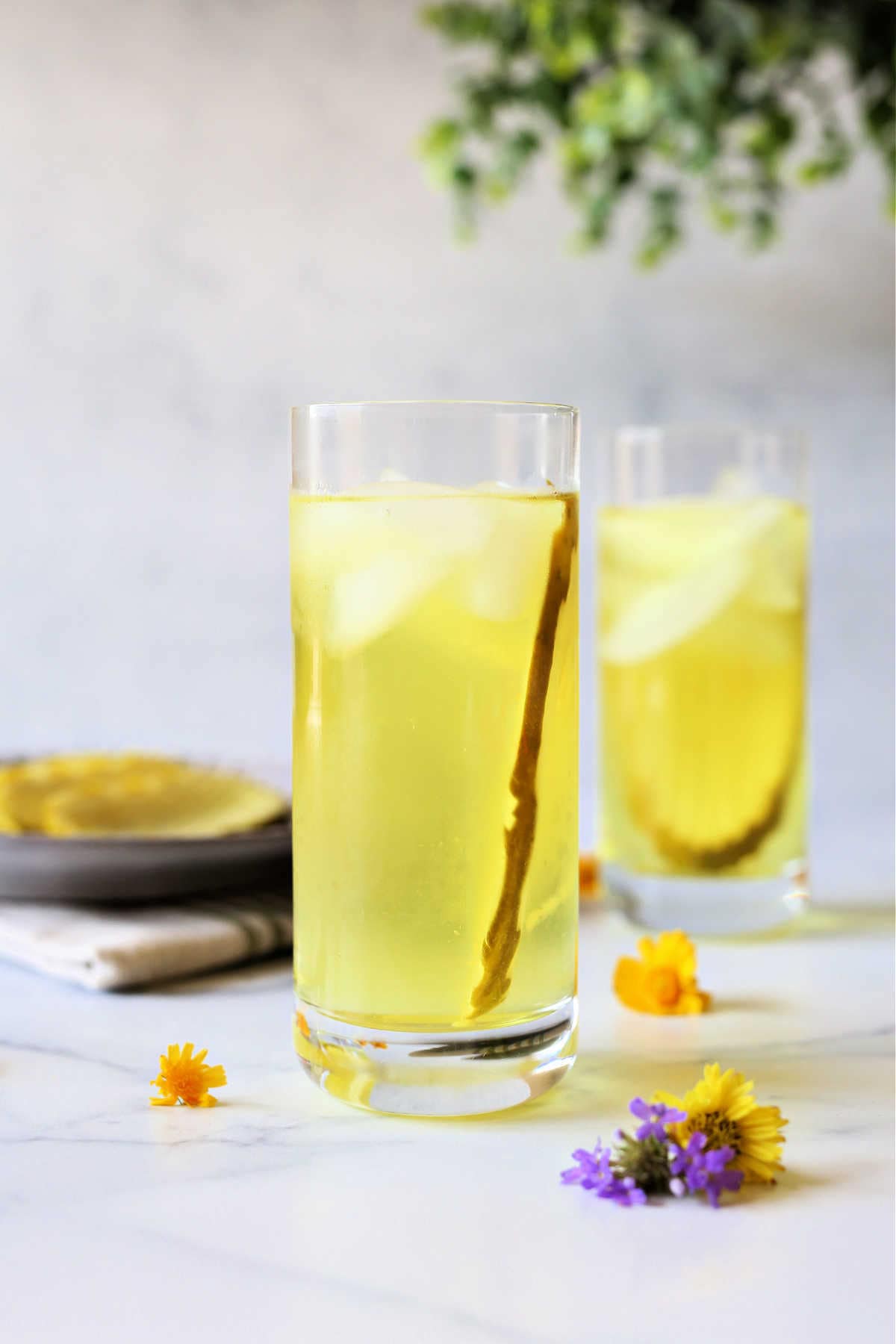 benefits of pickle juice as a drink in two glasses