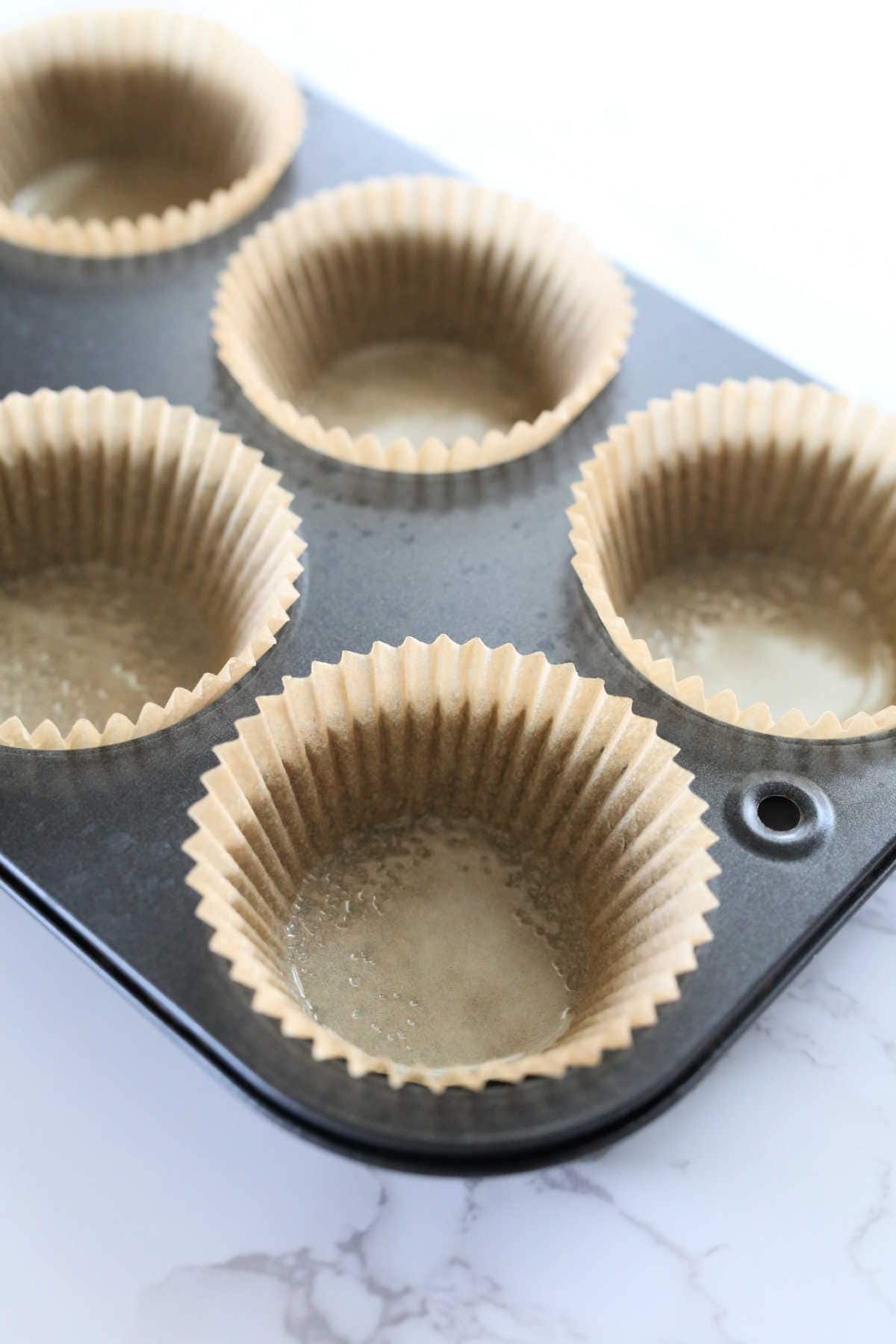 muffin tin with cupcake liners
