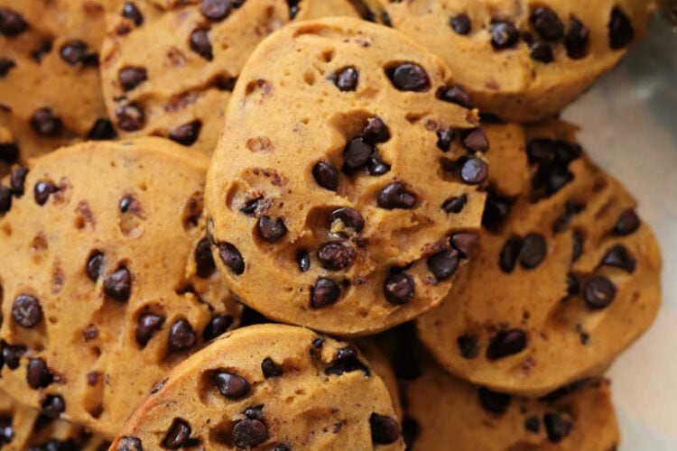 gluten free pumpkin chocolate chip cookies close up