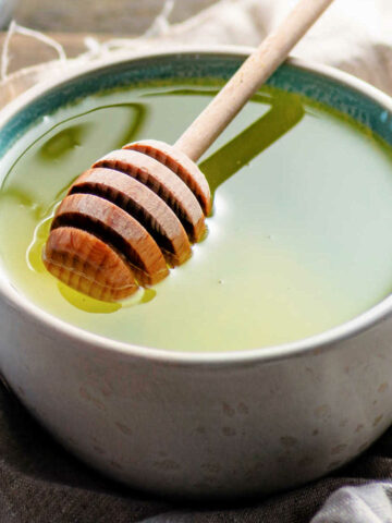 Mug With Green Tea and Honey Recipe