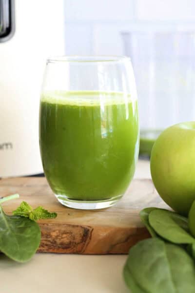 Green glow juice recipe for glowing skin.