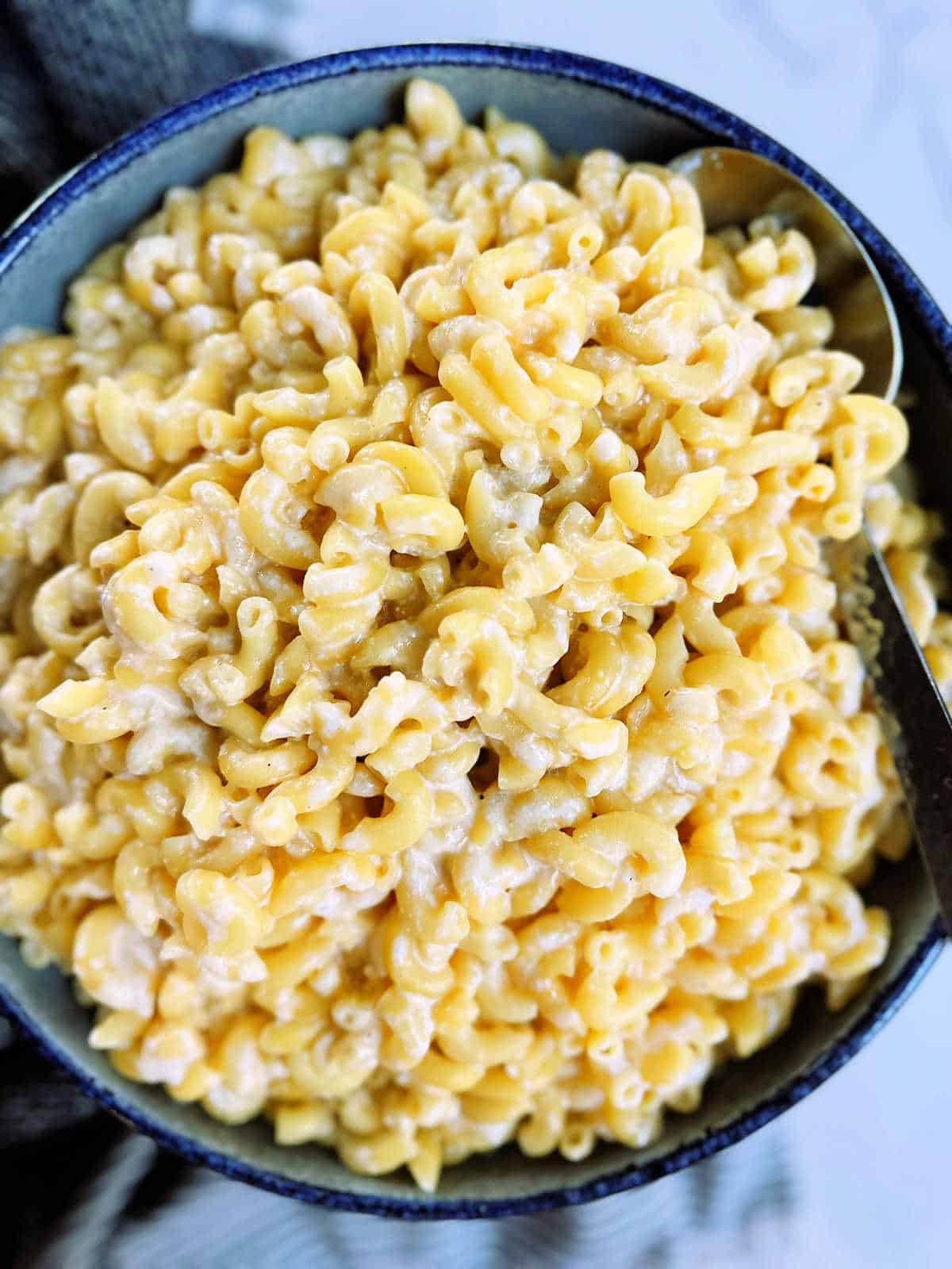 Healthy gluten-free mac and cheese made with cottage cheese sauce.